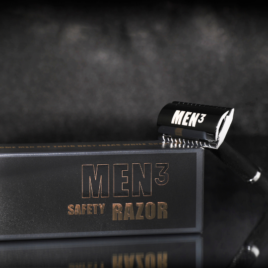 men3-safety-razor-leaning-on-packaging-540x540