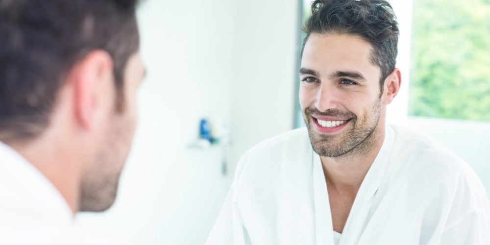 vitaman-mens-face-moisturizer-man-in-mirror-1000x500