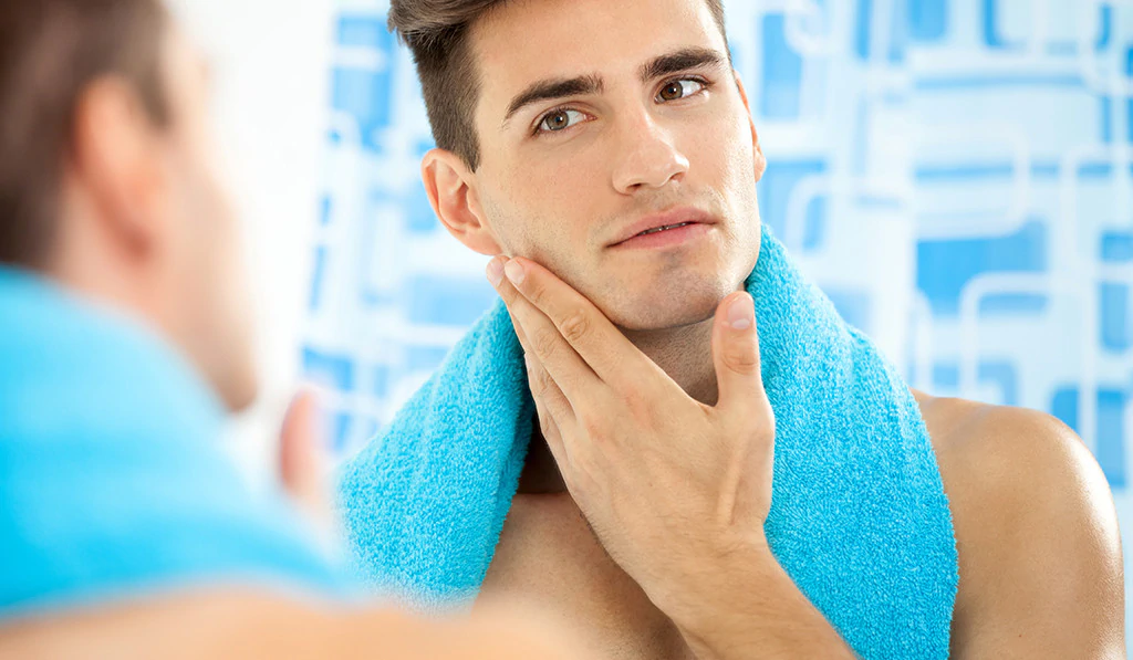 fit-skincare-for-men-flaw-less-skin-repair-serum-male-model-2-400x540